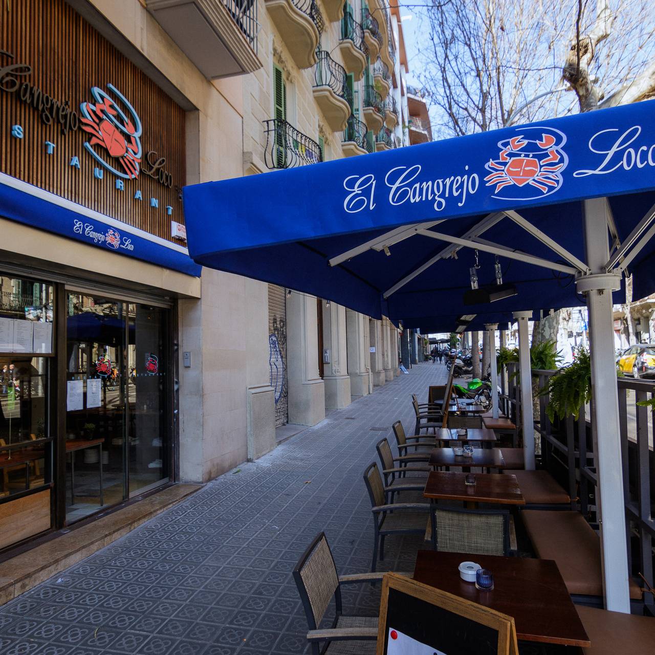 A closed Louis Vuitton store at Paseo de Gracia avenue on April 28