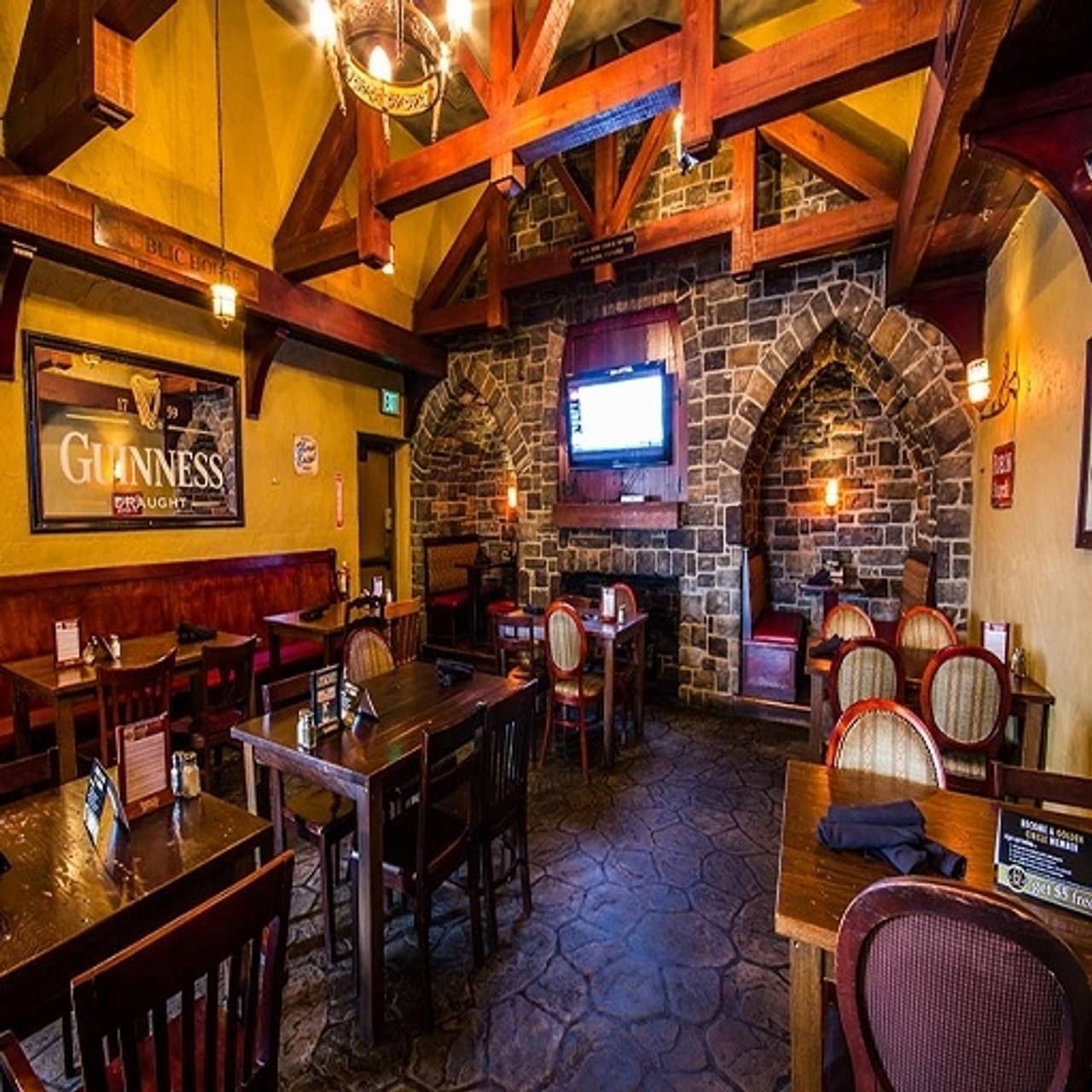 Claddagh Irish Pub Eastwood Towne Center Restaurant Lansing Mi Claddagh Irish Pub Eastwood Towne Center Lansing Mi