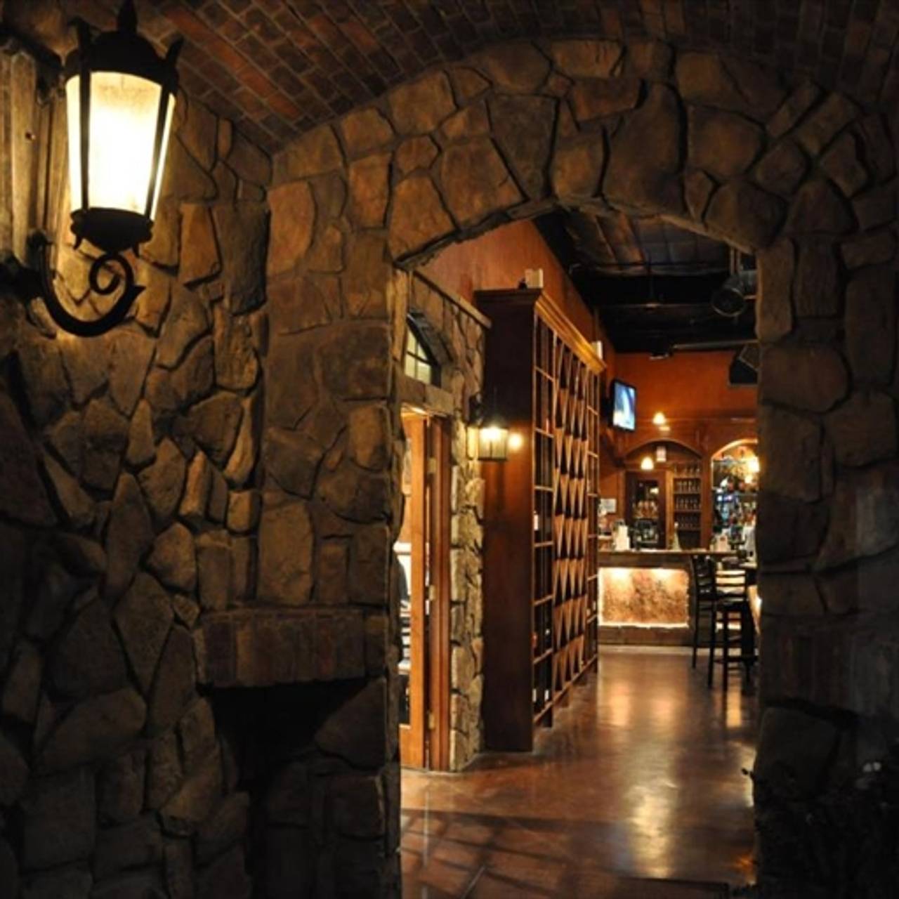 Wine Cellar Door Tentang Kolam Kandang Ternak