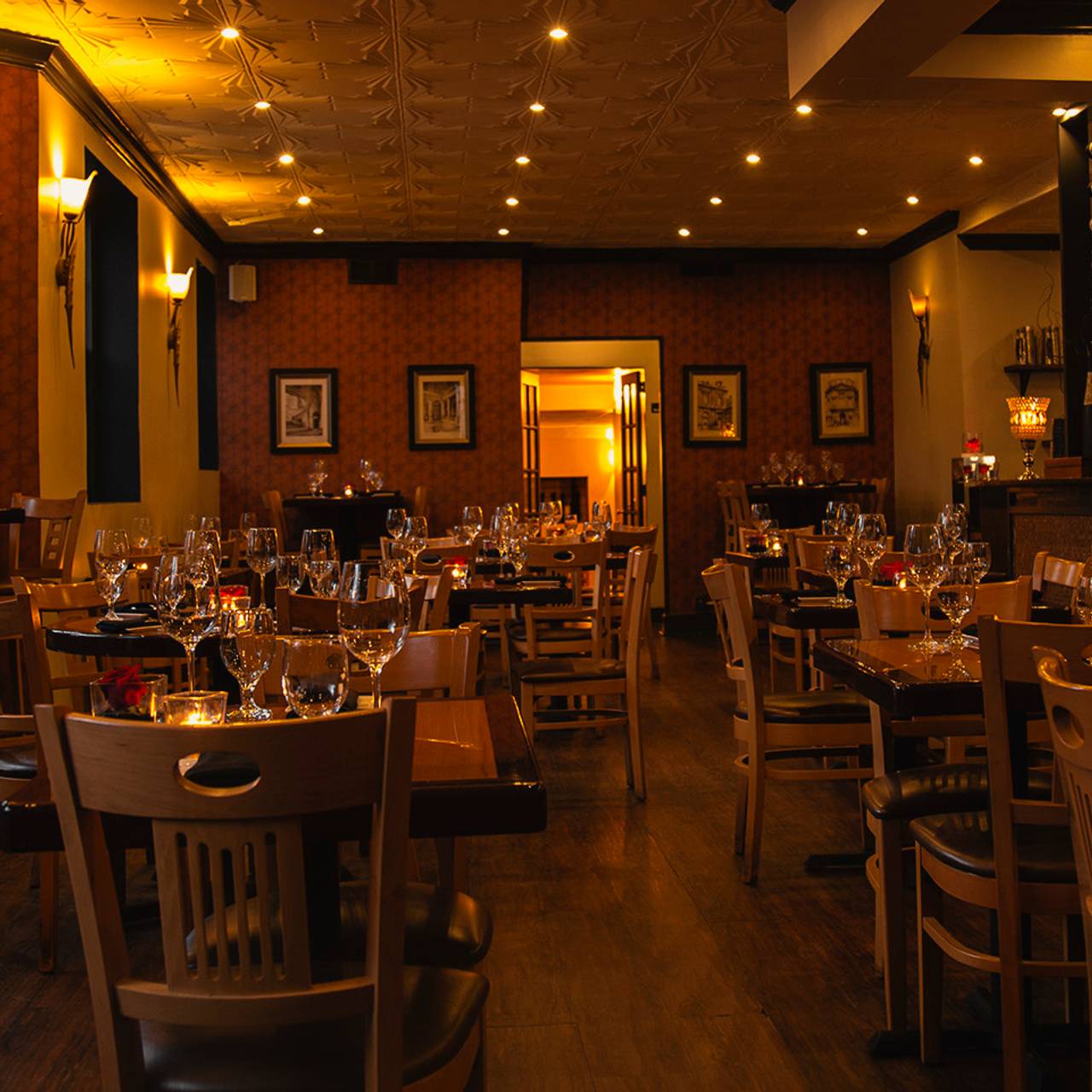 Lillies Italian Restaurant Bar Washington Dc Opentable