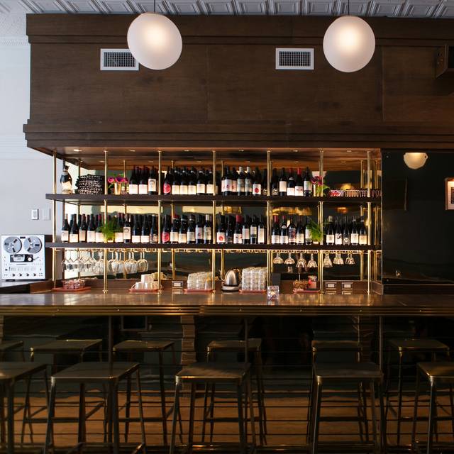 Renzo restaurant bar