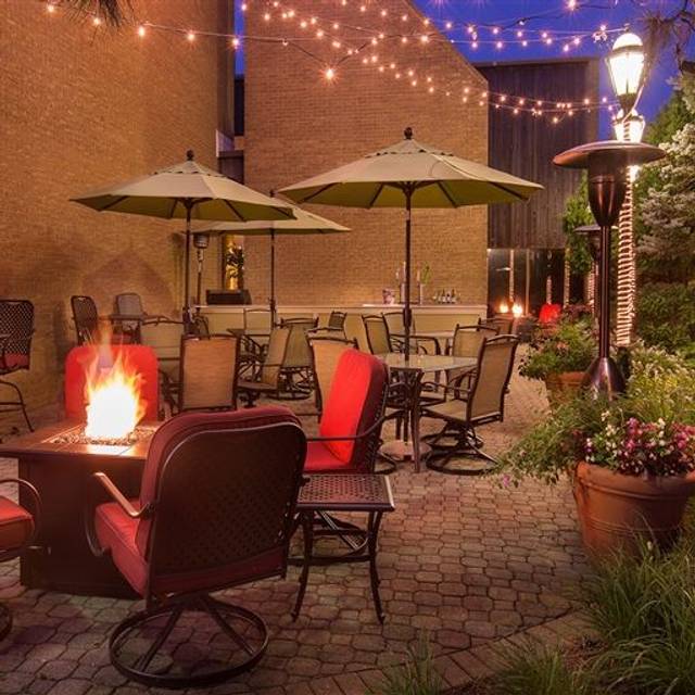 Riverfront Grill at the Hilton Northbrook Restaurant - Northbrook, IL ...