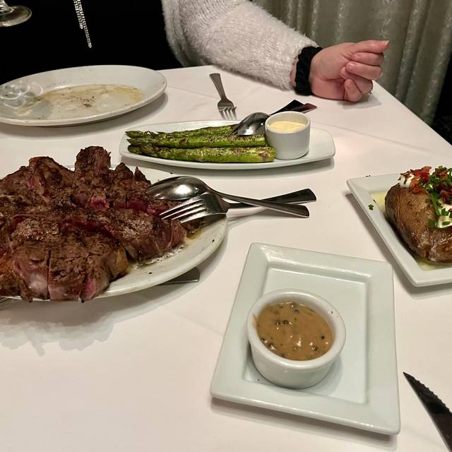 Ruths Chris Steak House Savannah Savannah Restaurant Info Reviews Photos Kayak