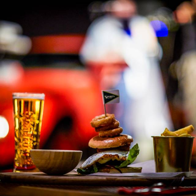 Sports Bar & Grill Sheraton Skyline Hotel London Heathrow Top Rated