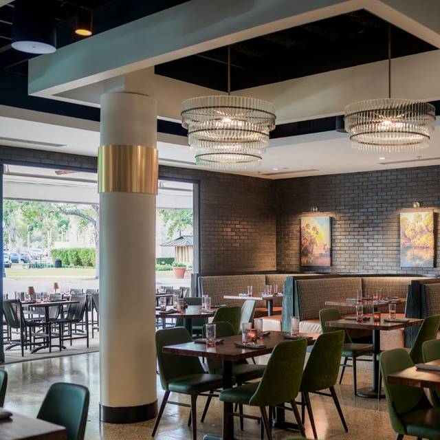Restaurants near Leu Gardens: Dining Gems Await