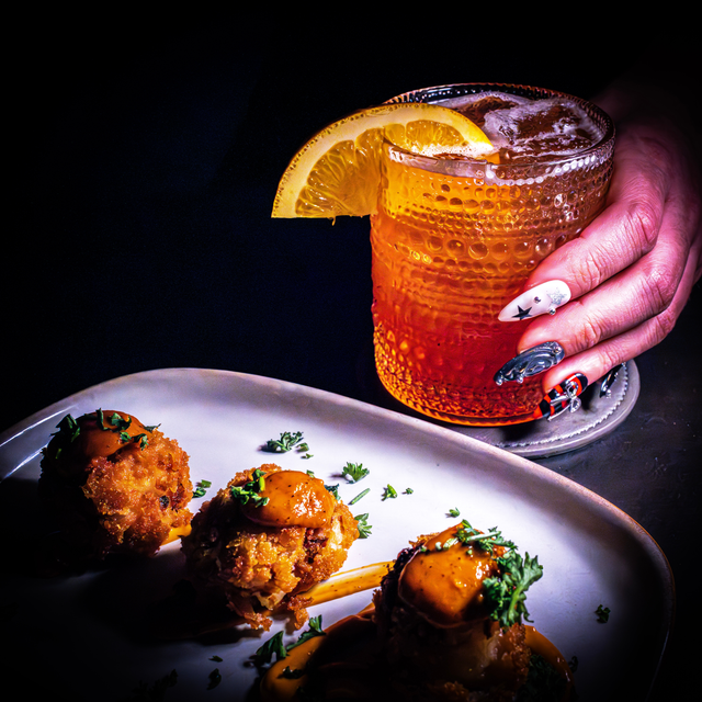 Pour Destino Speakeasy