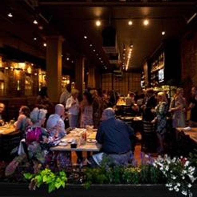 10 Restaurants Near Congaree Vista Opentable Cola S Restaurant