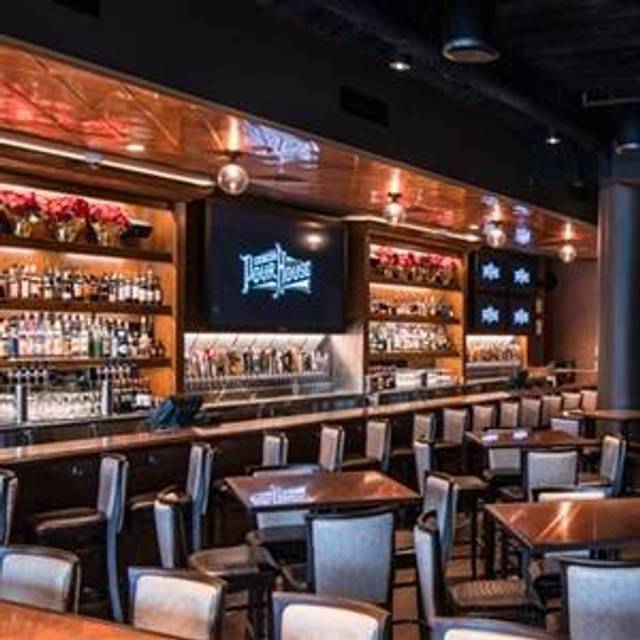 10 Restaurants Near Oakbrook Center Opentable Old Town Pour House Oak Brook