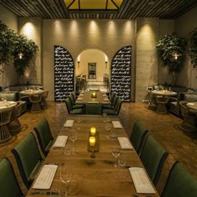 10 Restaurants Near Mgm Grand Opentable Crush Mgm Grand
