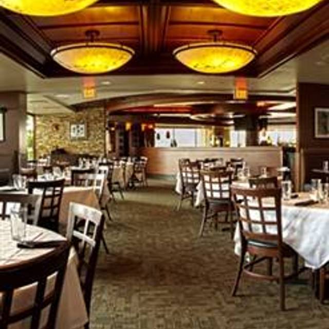10 Restaurants Near Oakbrook Center Opentable Ditka S Oak Brook