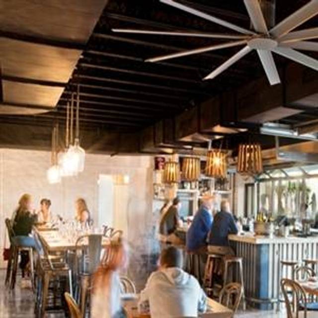 32 Restaurants Near Coligny Plaza Ping Center Opentable