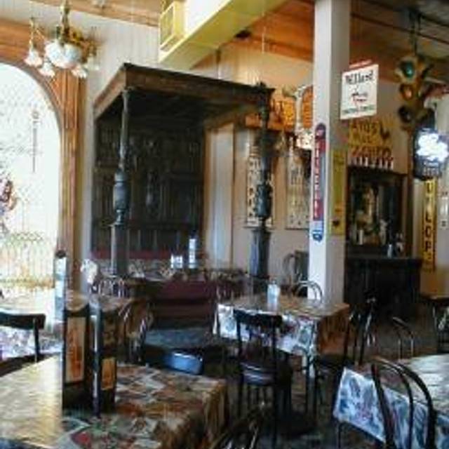 38 Restaurants Near Doubletree By Hilton Syracuse Opentable Spaghetti Warehouse Syracuse