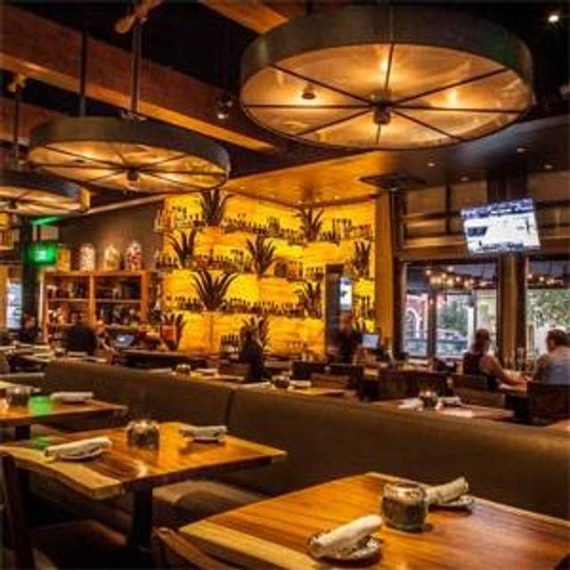 10 Restaurants Near Valencia Mall Ping Center Opentable
