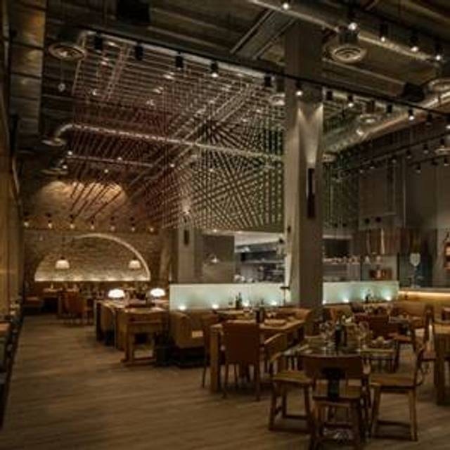 10 Restaurants Near Collins Avenue Opentable Cibo Wine Bar South Beach