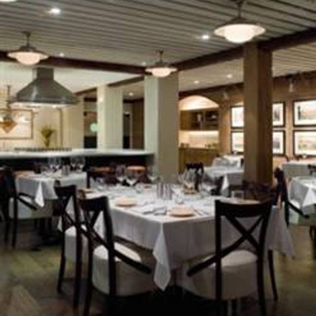 32 Restaurants Near Coligny Plaza Ping Center Opentable