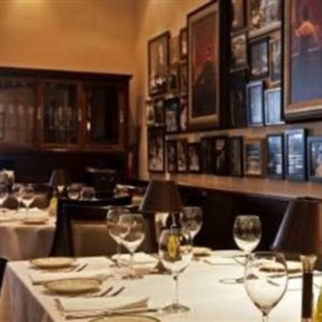 10 Restaurants Near Aventura Mall Opentable The Grill On Alley Aventura