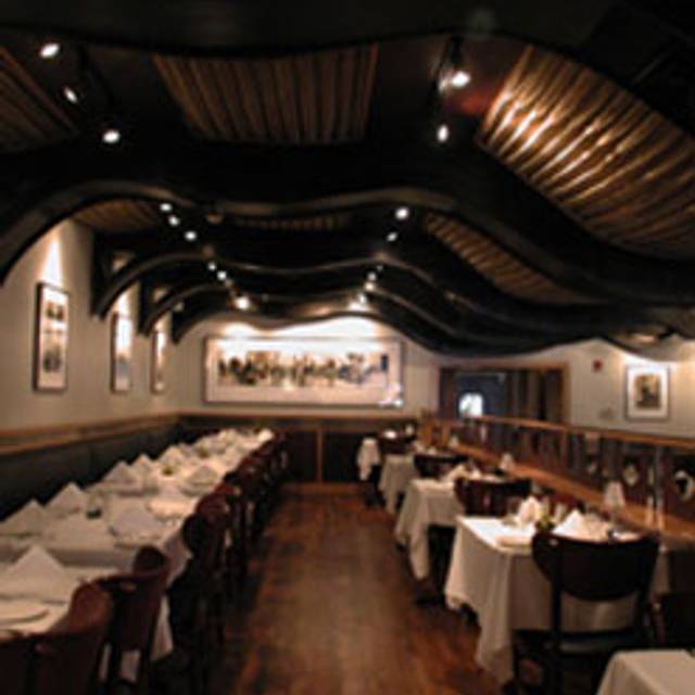 10 Restaurants Near Naval Training Center Great Lakes Opentable