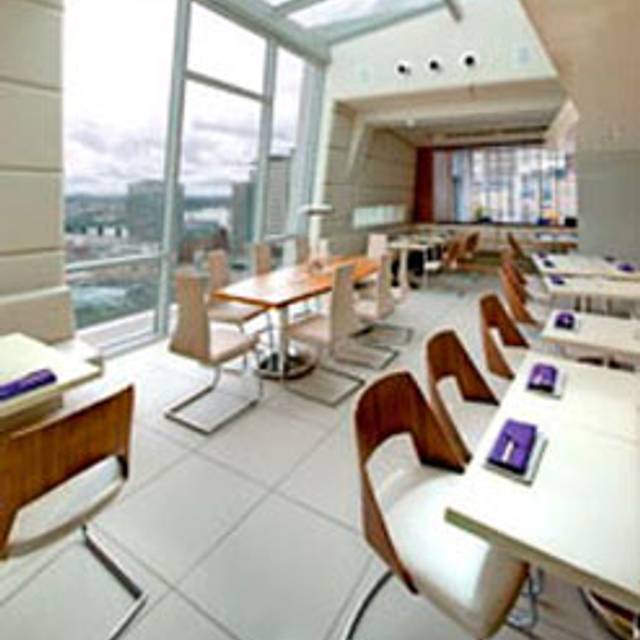 29 Restaurants Near Pioneer Courthouse Square Opentable Departure Restaurant And Lounge