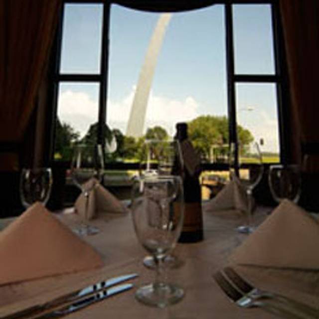 19 Restaurants Near St Louis Gateway Arch Opentable Ruth S Chris Steak House St Louis