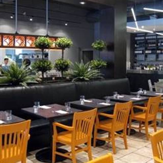 10 Restaurants Near Bayview Village Ping Centre Opentable Oliver Bonacini Cafe Grill Bayview Village