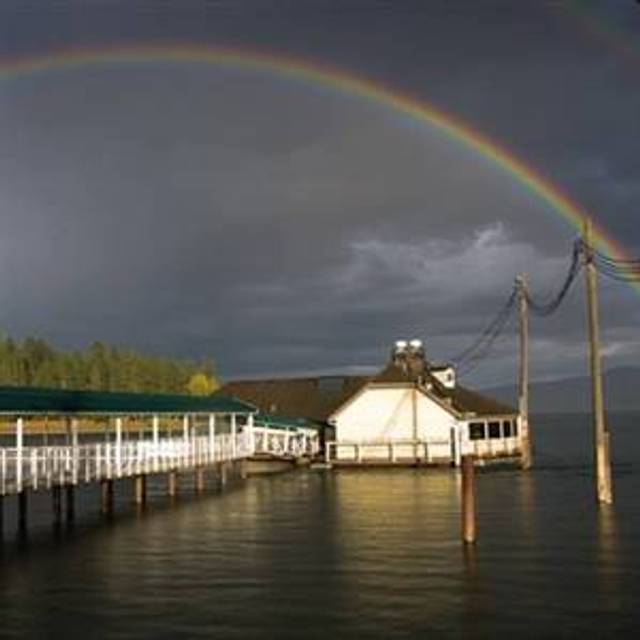 10 Restaurants Near Coeur D Alene Lake Opentable Cedars Floating Restaurant Coeur D Alene Resort