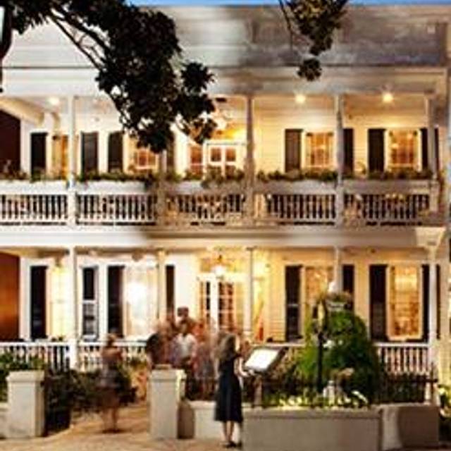 10 Restaurants Near Governor S House Inn Opentable Husk Charleston
