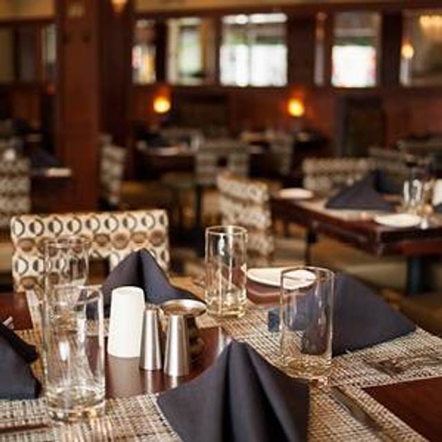 10 Restaurants Near Crystal City Marriott At Reagan National Airport Mccormick Schmick S Seafood Crystal City