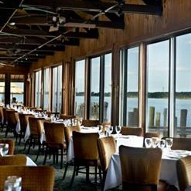 10 Restaurants Near Doubletree By Hilton Port Huron Opentable