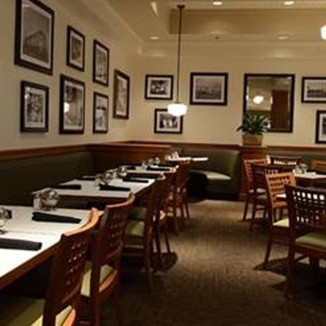 10 Restaurants Near Denver Marriott South At Park Meadows Opentable Nordstrom Grill Park Meadows