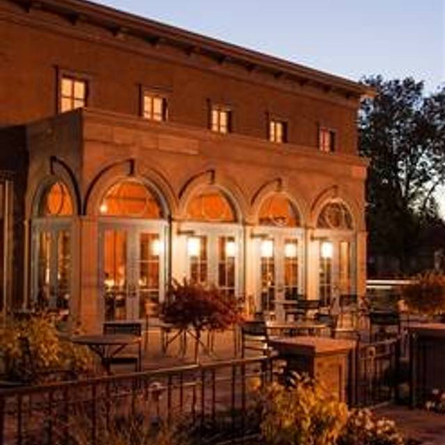 8 Restaurants Near Doubletree By Hilton Missoula Edgewater Opentable
