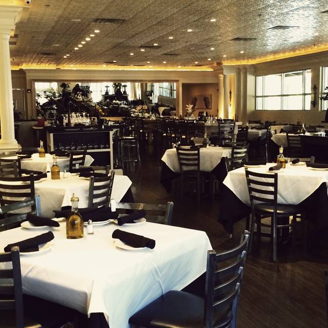 Luciano S Charlotte Restaurant Nc Opentable Luciano S Charlotte Nc