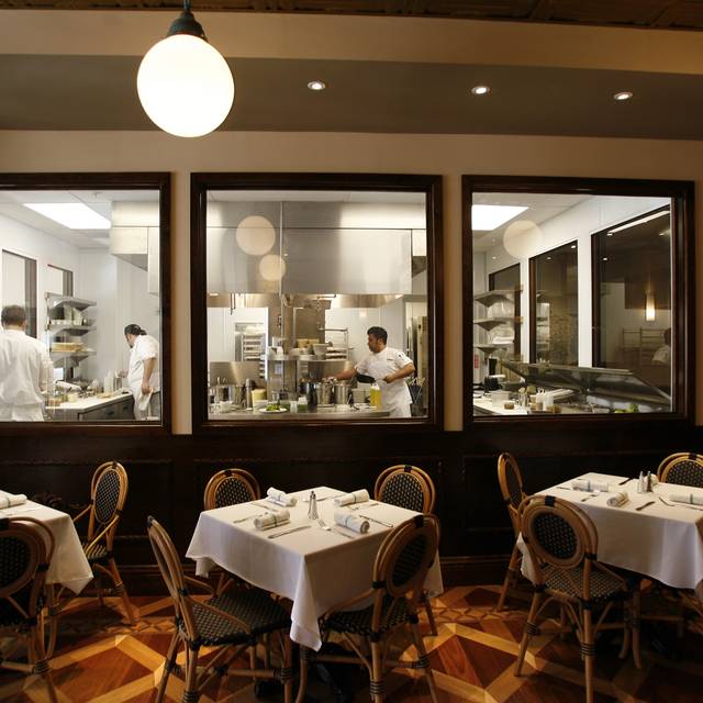 Lüke Restaurant New Orleans La Opentable Lüke New Orleans La