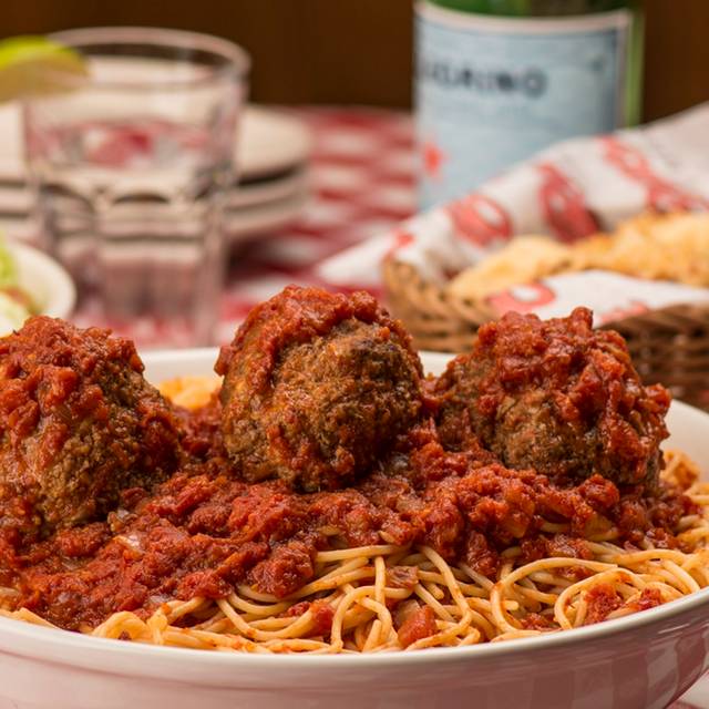 Buca Di Beppo Cincinnati Restaurant Norwood Oh Opentable Buca Di Beppo Cincinnati Norwood Oh