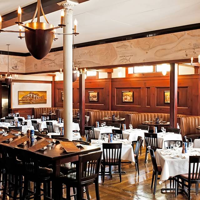 Hank S Seafood Restaurant Charleston Sc Opentable Hank S Seafood Restaurant Charleston Sc
