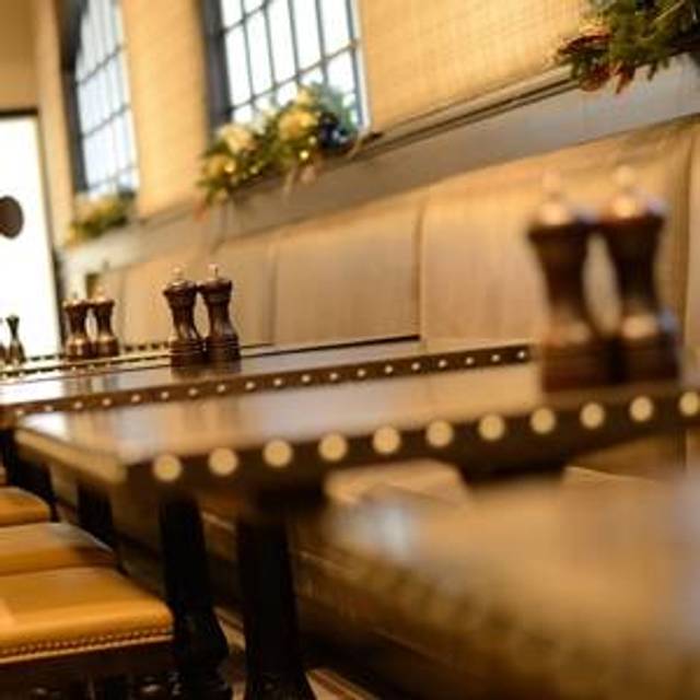 29 Restaurants Near College Football Hall Of Fame Opentable