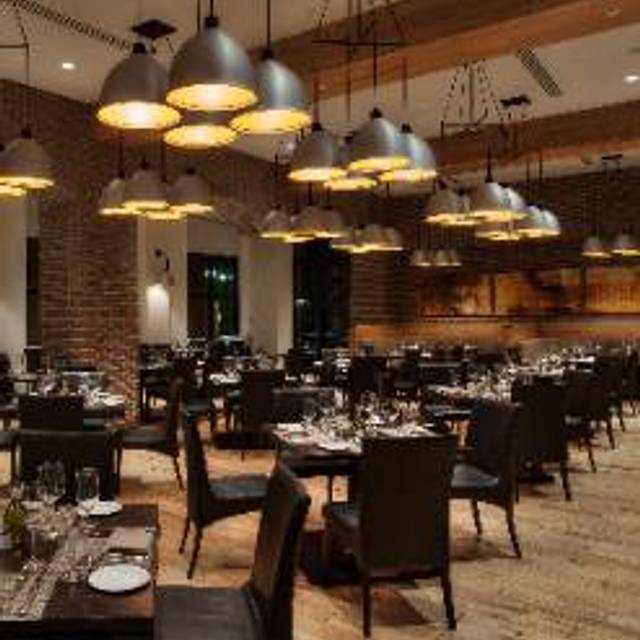 82 Restaurants Near Walt Disney World Swan Opentable Il Mulino New York Trattoria At The Walt Disney World Swan Resort
