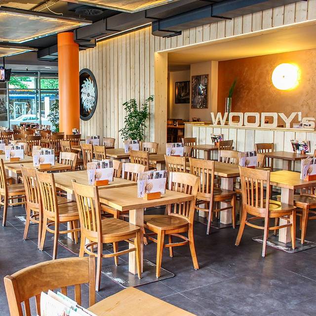 woodys cafe