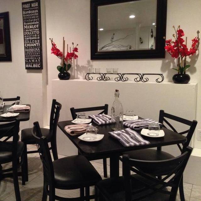 Best Restaurants In Torrington Opentable Noujaim S Bistro