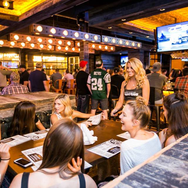 Dierks Bentley S Whiskey Row Tempe Restaurant Tempe Az