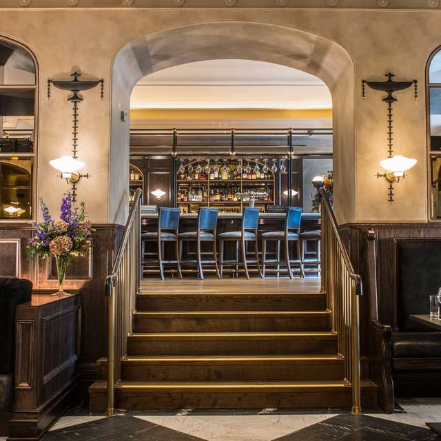 1600 bar. Отель «INTERCONTINENTAL Hotels - Edinburgh the George» в Эдинбурге. Пресс бар. Кухня Эдинбург стенд. Press Bar.