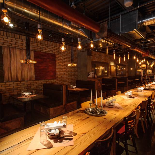 Scaddabush Italian Kitchen & Bar Yonge & Gerrard Restaurant Toronto