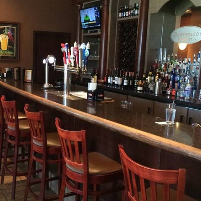 10 Restaurants Near West Towne Mall Ping Center Opentable