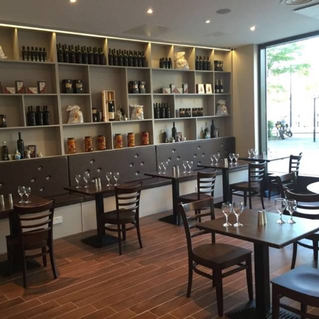 Santi Restaurant Pizzeria London, OpenTable