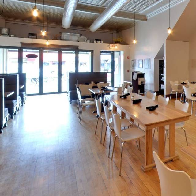 Best Restaurants In West Des Moines Opentable Prairie Canary Restaurant Bar