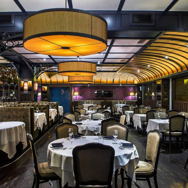 10 Restaurants Near Cadillac Palace Theatre Opentable