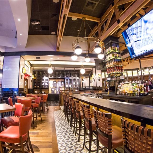 Guy Fieri S Foxwoods Kitchen Bar Mashantucket Restaurant Info