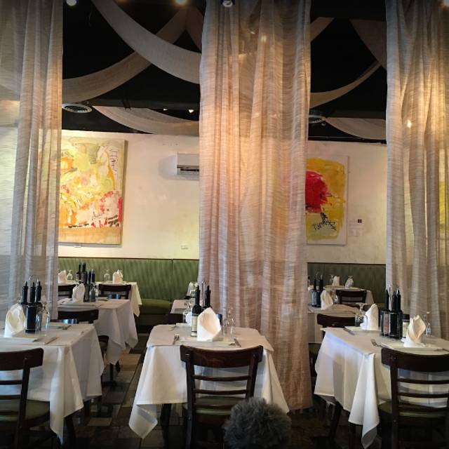 Fifi S On The Beach Miami Restaurant Info Reviews Photos Image