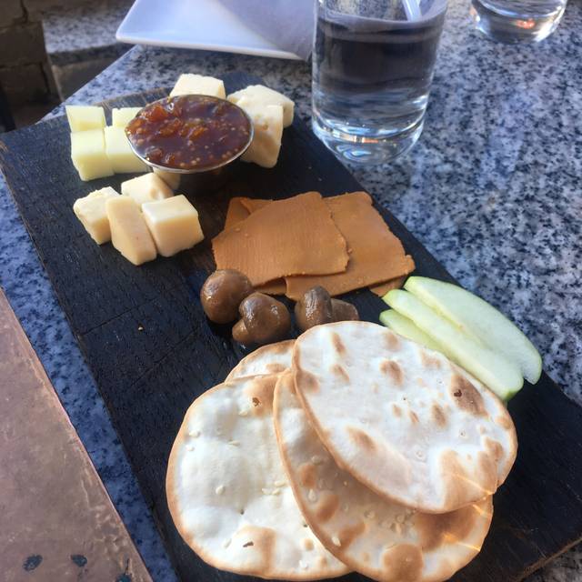 river house restaurant and raw bar
