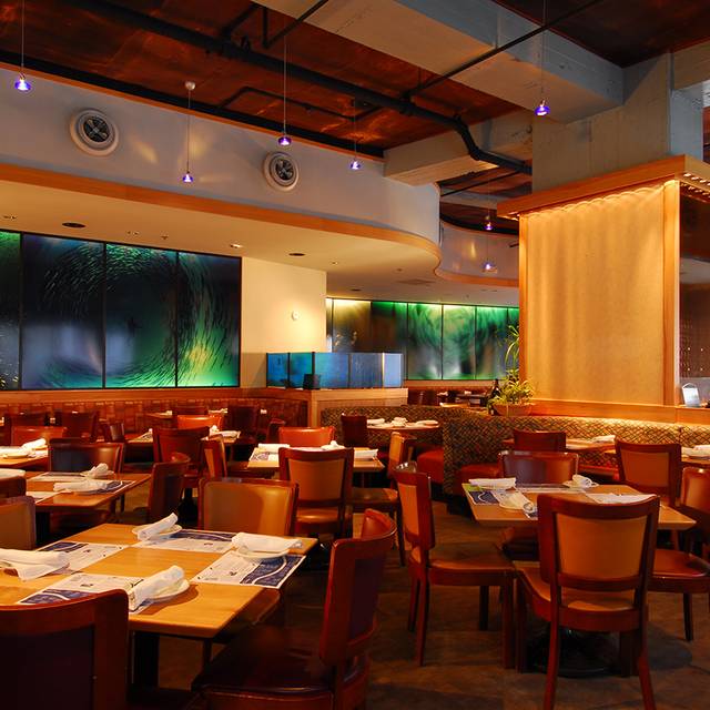 21 Restaurants Near Emerson College Opentable Legal Sea Foods Park Square