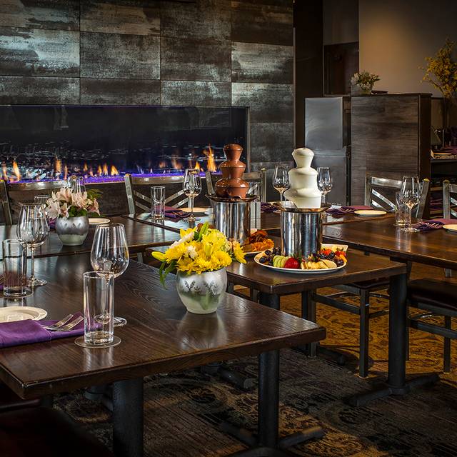 10 Restaurants Near Naval Training Center Great Lakes Opentable